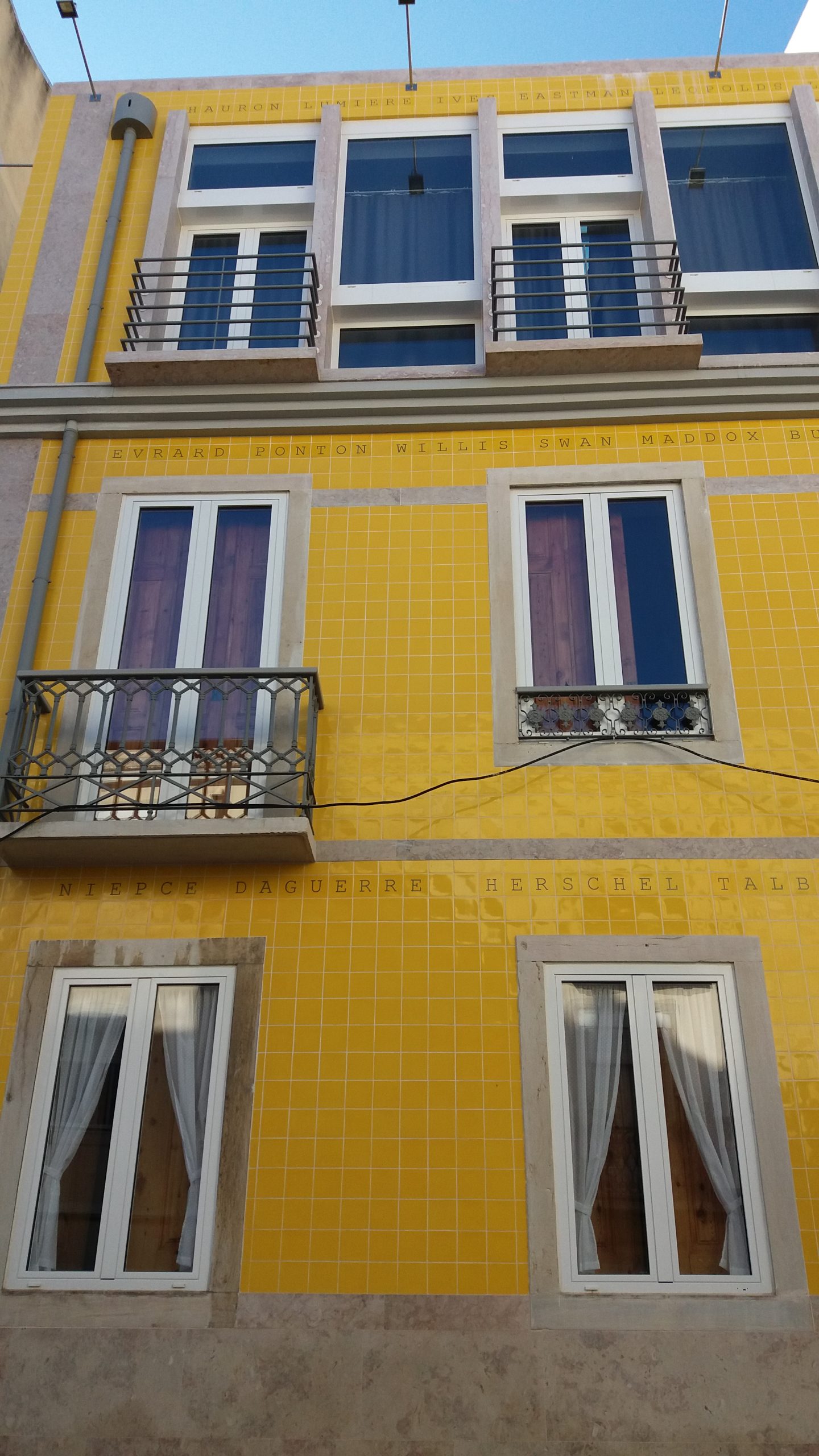 Fachada de Azulejo Hestnes Ferreira Luis Pavão